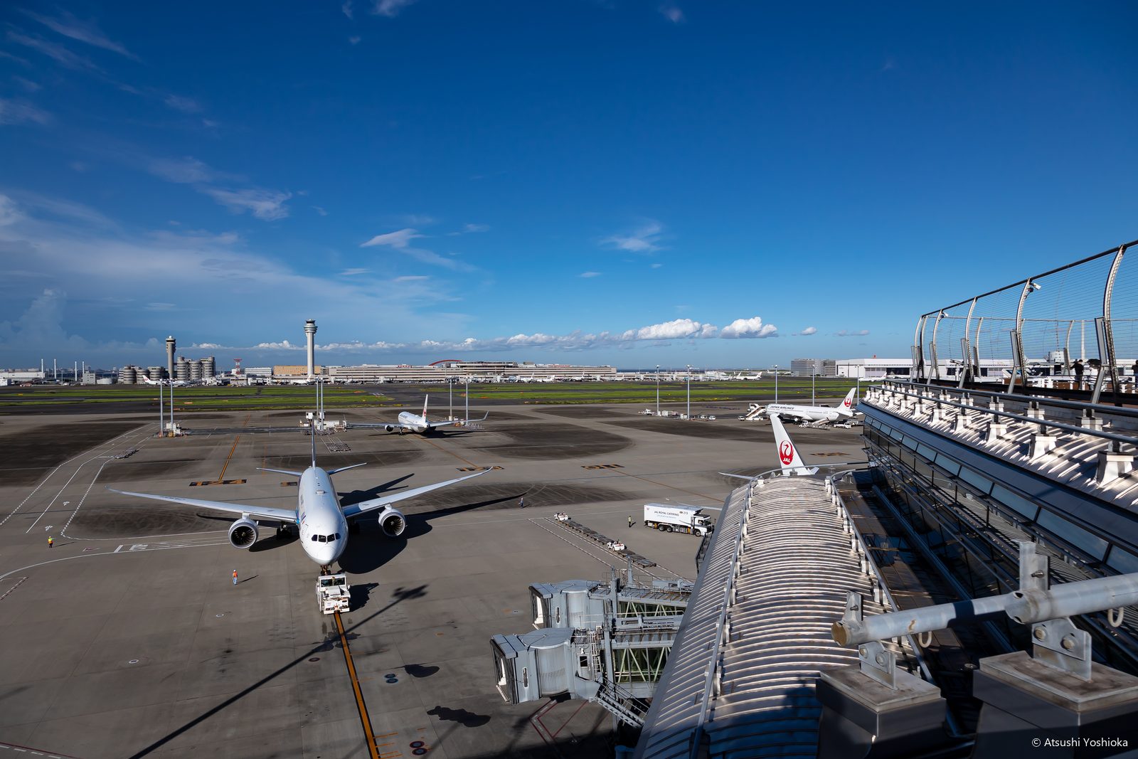 展望デッキから見下ろす羽田空港の駐機場
